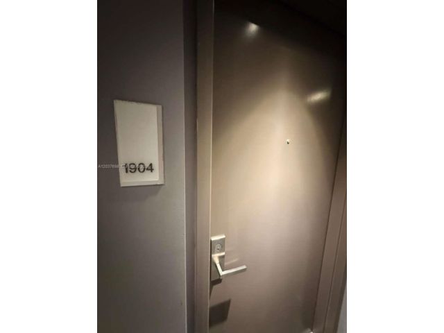 [PHOTO]