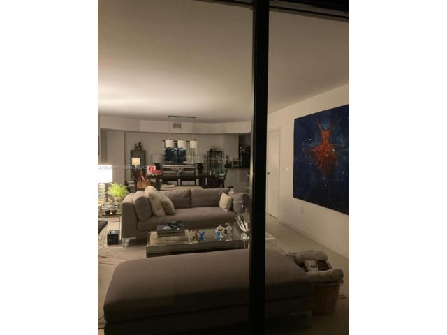 [PHOTO]