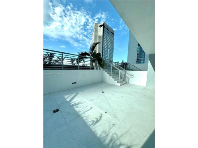 [PHOTO]