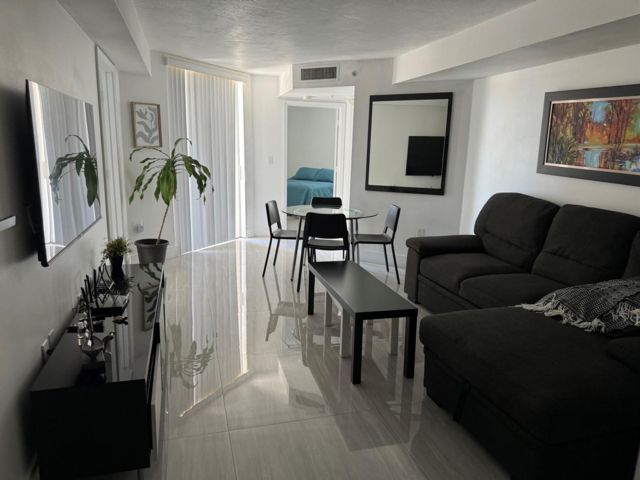  2 BR,  2.00 BTH &nbsp; style home in Miami