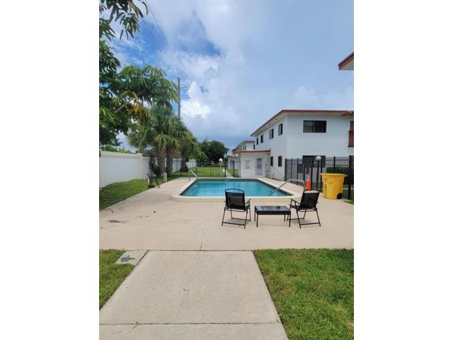 [PHOTO]