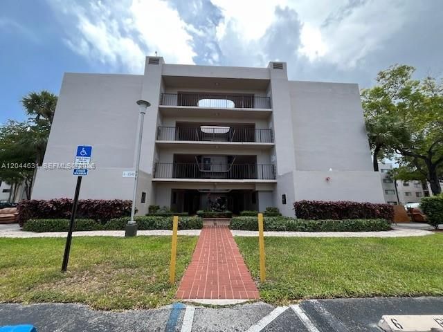  3 BR,  2.00 BTH &nbsp; style home in Miami