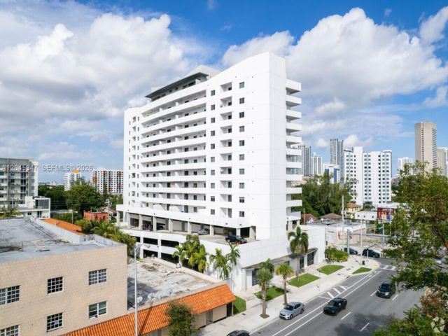  2 BR,  2.00 BTH &nbsp; style home in Miami