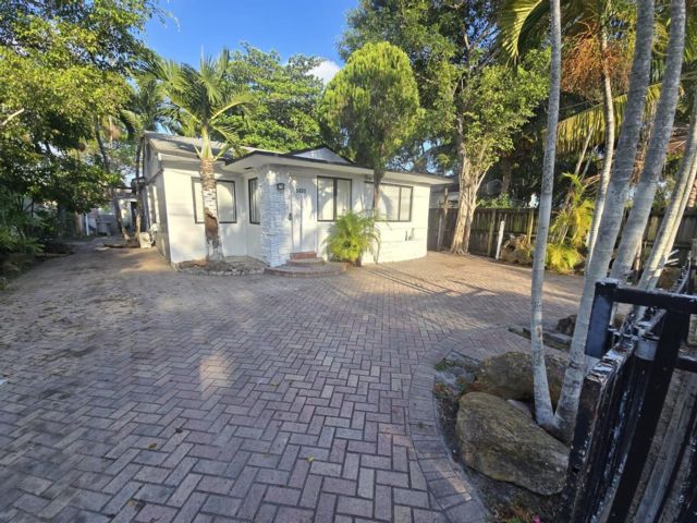  4 BR,  2.00 BTH &nbsp; style home in Miami