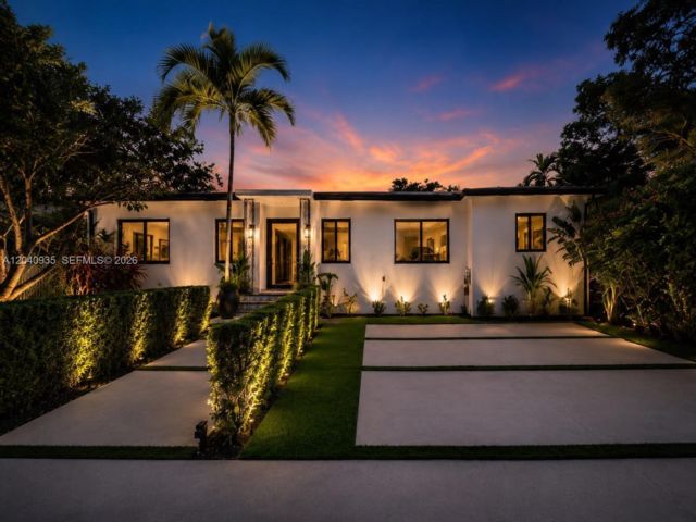 3 BR,  2.00 BTH &nbsp; style home in Miami