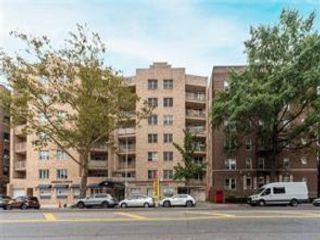  3 BR,  2.00 BTH &nbsp;Condominium style home in Sheepshead Bay