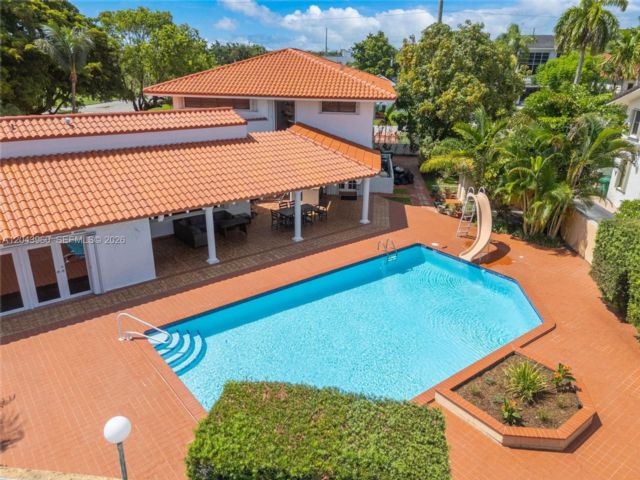  5 BR,  6.00 BTH &nbsp; style home in Coral Gables