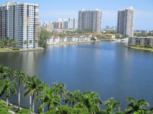  2 BR,  2.00 BTH &nbsp; style home in Aventura
