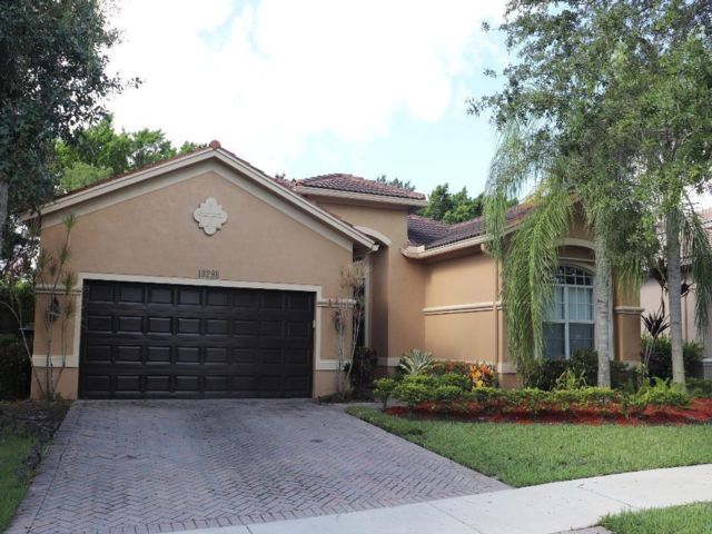  3 BR,  2.00 BTH &nbsp; style home in Weston