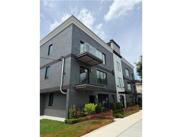 2 BR,  2.00 BTH &nbsp;Condominium style home in Gravesend