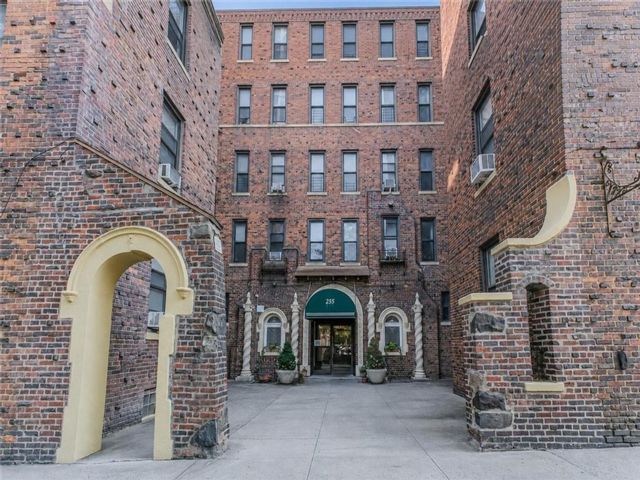  1 BR,  1.00 BTH &nbsp;Co-op style home in Bay Ridge