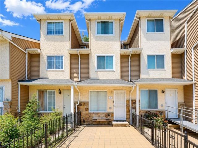  3 BR,  2.00 BTH &nbsp;Single family style home in Park Hill