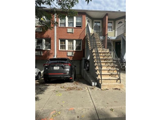  3 BR,  1.50 BTH &nbsp;Multi-family style home in Flatbush