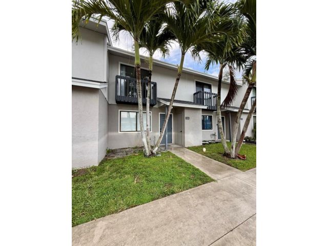  2 BR,  2.50 BTH &nbsp; style home in Greenacres