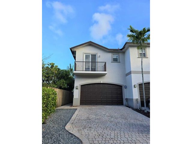  3 BR,  3.50 BTH &nbsp;Townhouse style home in Fort Lauderdale