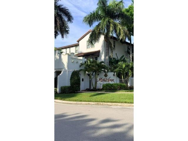  3 BR,  3.00 BTH &nbsp;Townhouse style home in Miramar
