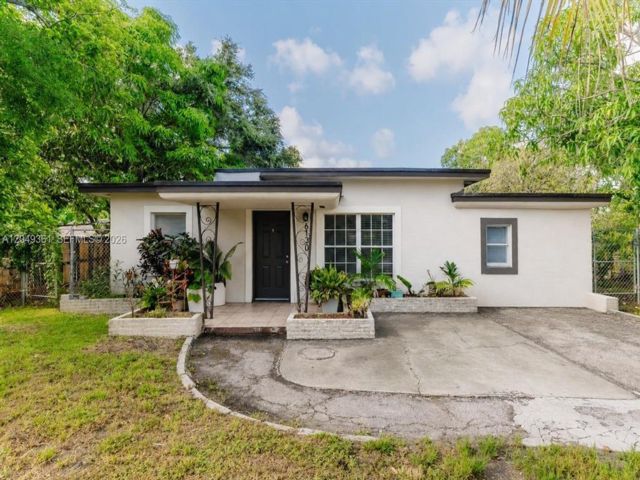 3 BR,  2.00 BTH &nbsp; style home in Hollywood