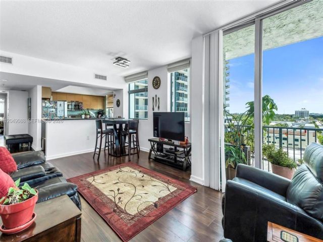 [Hollywood Real Estate, listing number 3344647]