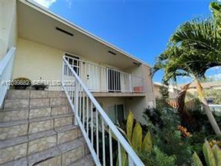  2 BR,  2.00 BTH &nbsp;Condo style home in Miami