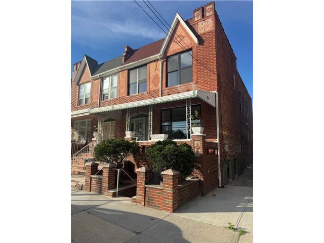  7 BR,  0.00 BTH &nbsp;Multi-family style home in Canarsie