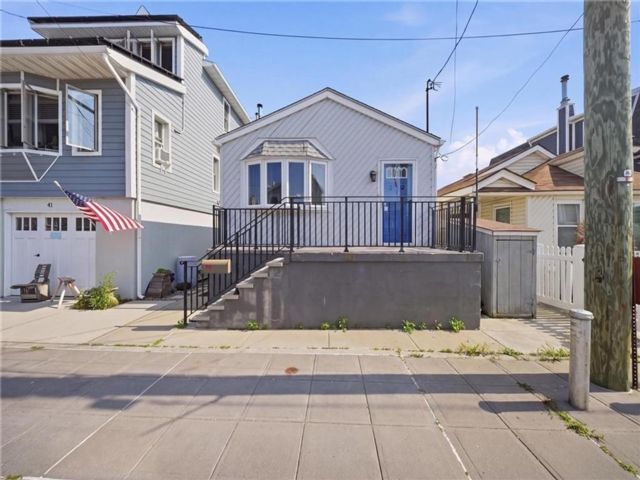  2 BR,  1.00 BTH &nbsp;Single family style home in Broad Channel