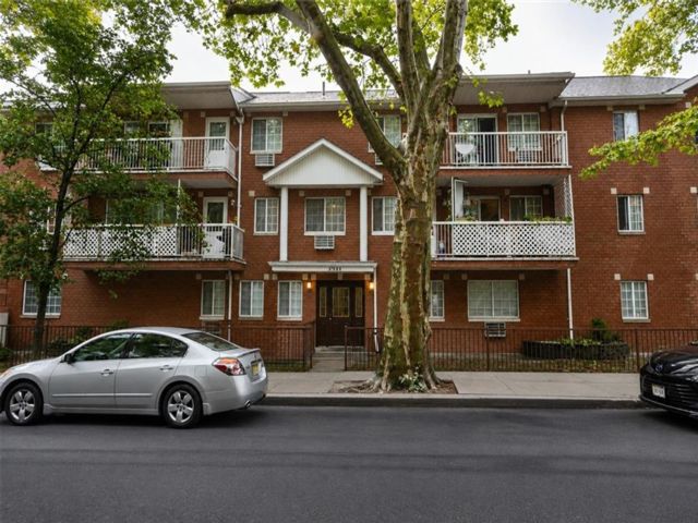  2 BR,  2.00 BTH &nbsp;Condominium style home in Sheepshead Bay