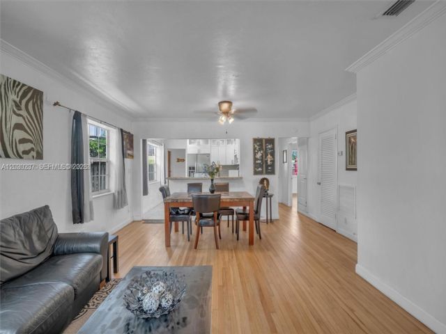  4 BR,  3.00 BTH &nbsp; style home in Hollywood