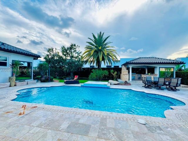  4 BR,  4.00 BTH &nbsp; style home in Miami