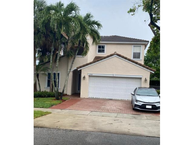  5 BR,  3.00 BTH &nbsp; style home in Hollywood