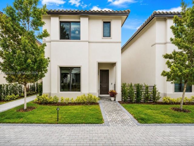  3 BR,  2.50 BTH &nbsp; style home in Medley