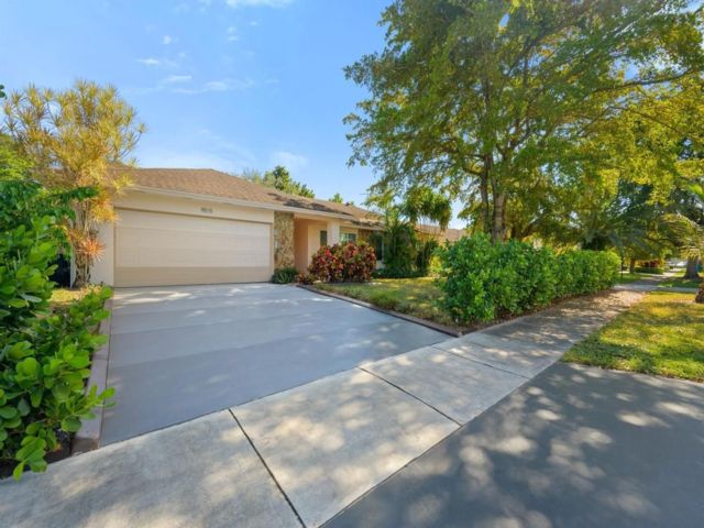  4 BR,  2.50 BTH &nbsp; style home in Miami