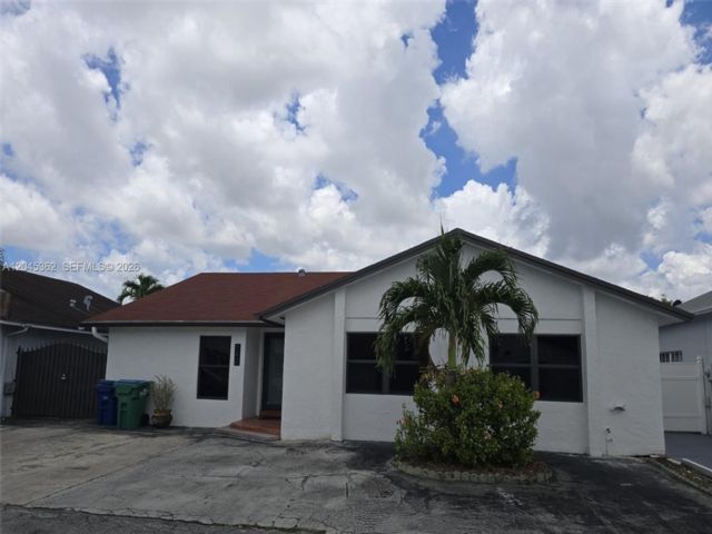  3 BR,  2.00 BTH &nbsp; style home in Miami