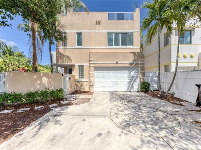  3 BR,  3.00 BTH &nbsp; style home in Fort Lauderdale