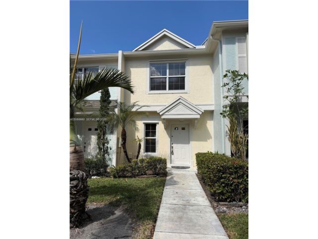  1 BR,  1.50 BTH &nbsp; style home in Weston