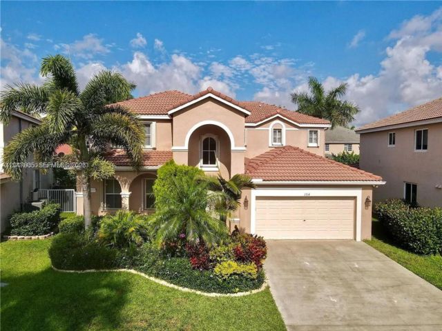  5 BR,  4.00 BTH &nbsp; style home in Weston
