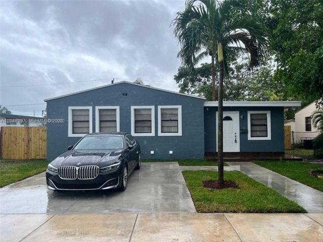  3 BR,  2.00 BTH &nbsp; style home in Hollywood