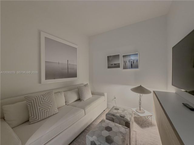 [PHOTO]