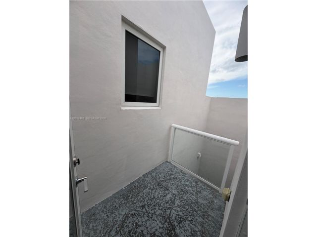 [PHOTO]