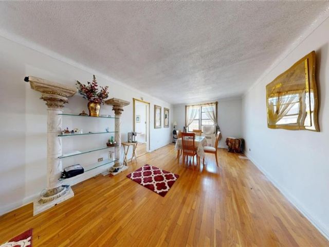  2 BR,  1.00 BTH &nbsp;Co-op style home in Bay Ridge