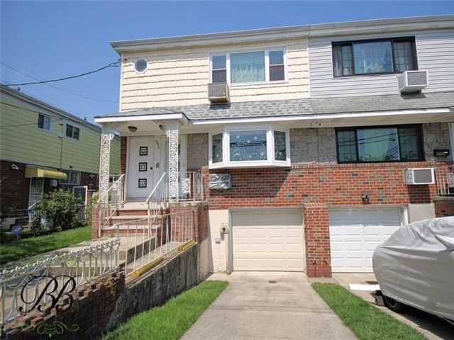  6 BR,  3.00 BTH &nbsp;Multi-family style home in Canarsie