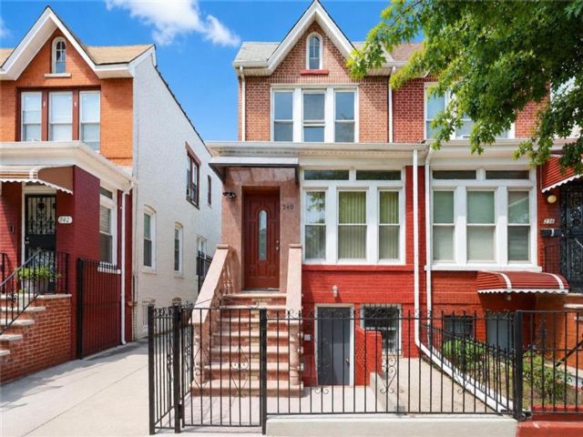  4 BR,  3.00 BTH &nbsp;Single family style home in East Flatbush