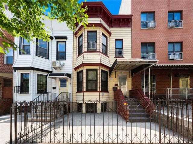  7 BR,  4.00 BTH &nbsp;Multi-family style home in Sunset Park