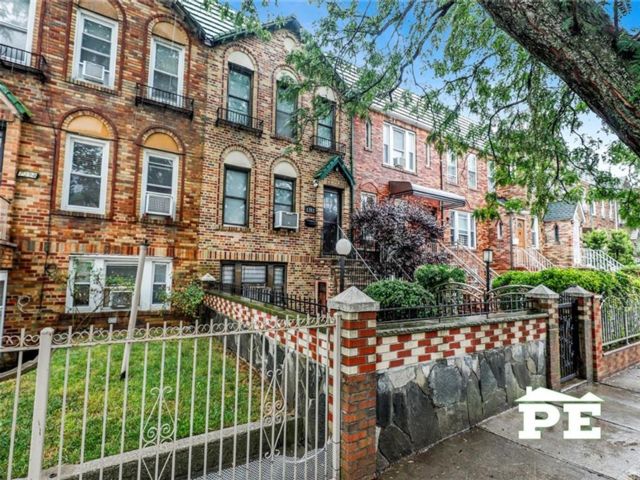  3 BR,  2.00 BTH &nbsp;Multi-family style home in East Flatbush