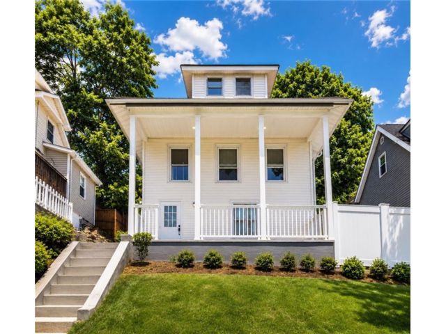  4 BR,  2.00 BTH &nbsp;Single family style home in New Brighton