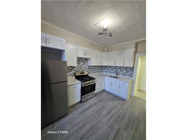  3 BR,  1.00 BTH &nbsp;Multi-family style home in Canarsie