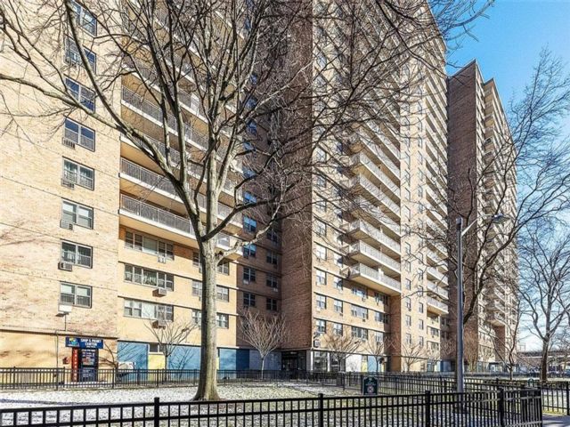  1 BR,  1.00 BTH &nbsp;Co-op style home in Brighton Beach