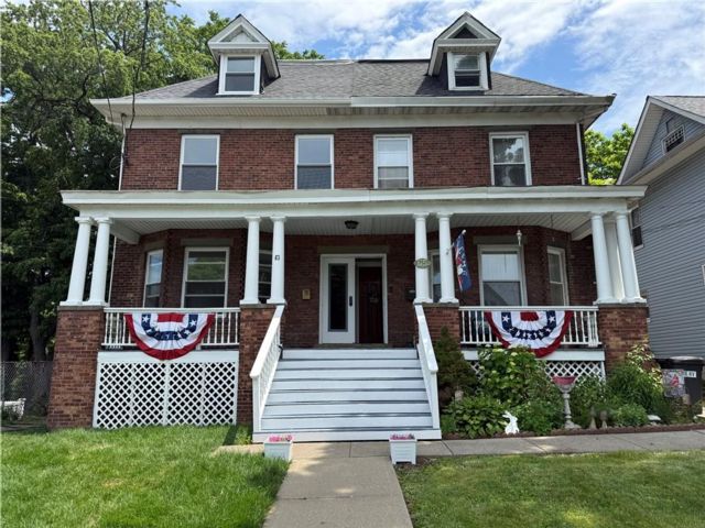  4 BR,  2.00 BTH &nbsp;Single family style home in New Brighton
