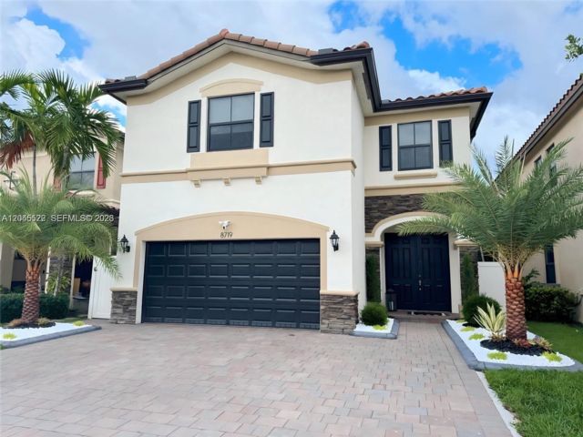  4 BR,  3.00 BTH &nbsp;2 story style home in Hialeah