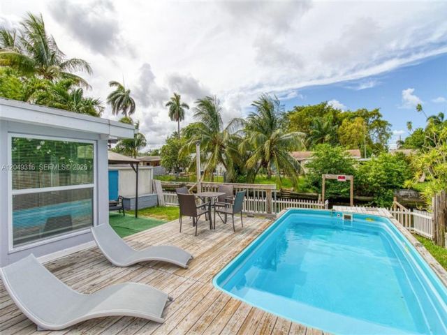  3 BR,  2.00 BTH &nbsp; style home in Hollywood