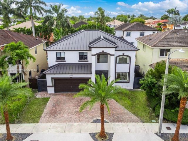  3 BR,  3.00 BTH &nbsp; style home in Miami